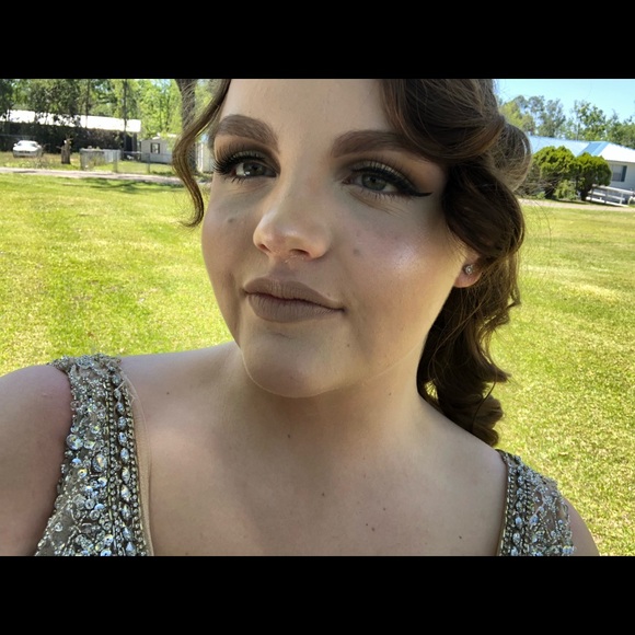 Meet your Posher, Hailey - Picture 1 of 1